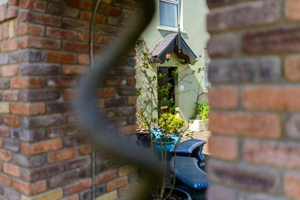 Dingle Centre Townhouse An Capall Dubh Dingle Extérieur photo